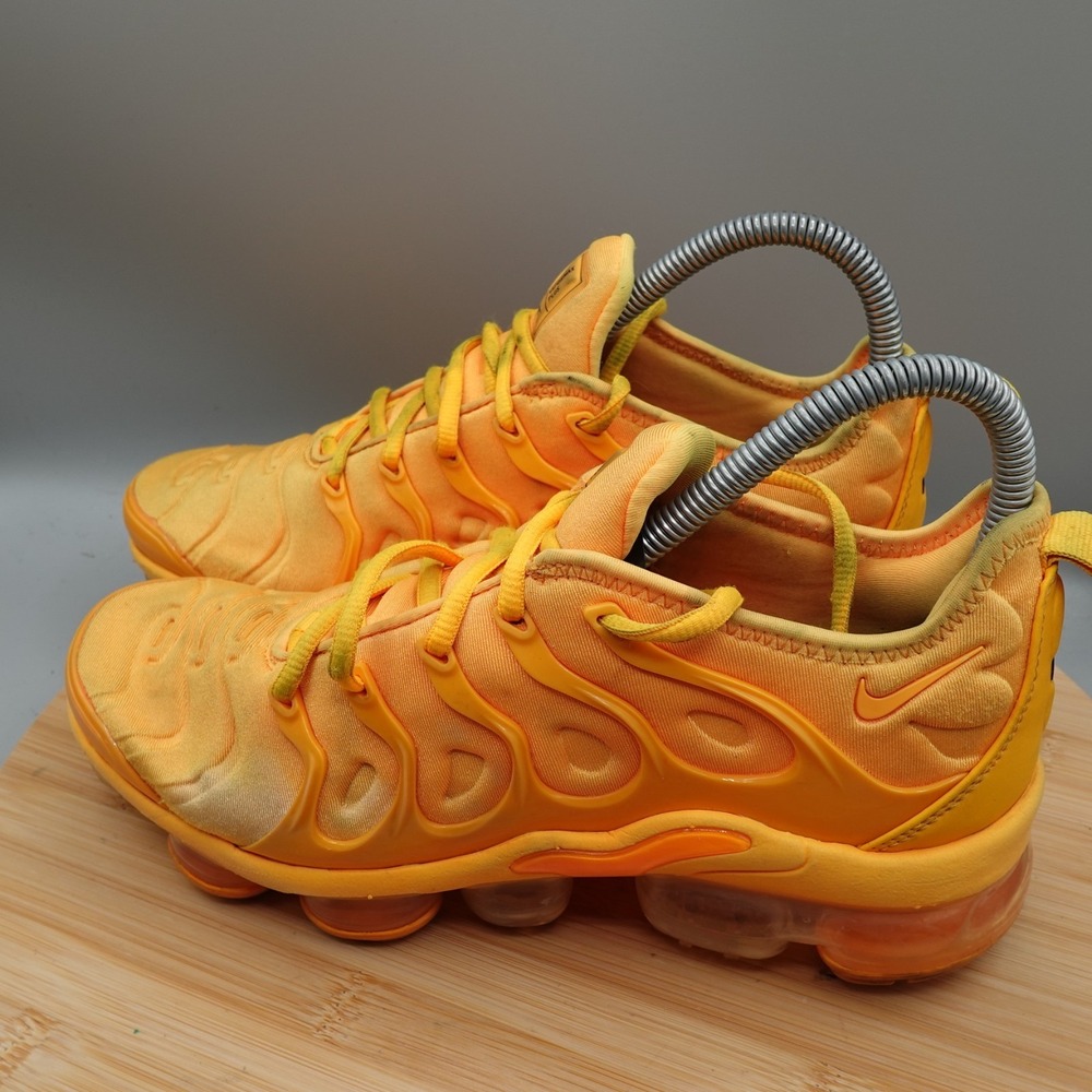 Nike Shoes‎ Women's Size 7 Air Vapormax Plus Running Orange Athletic Low Flaw